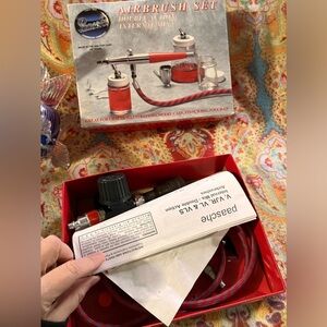 Airbrush set glass. Good used condition. Packaged for safe rapid shipping.